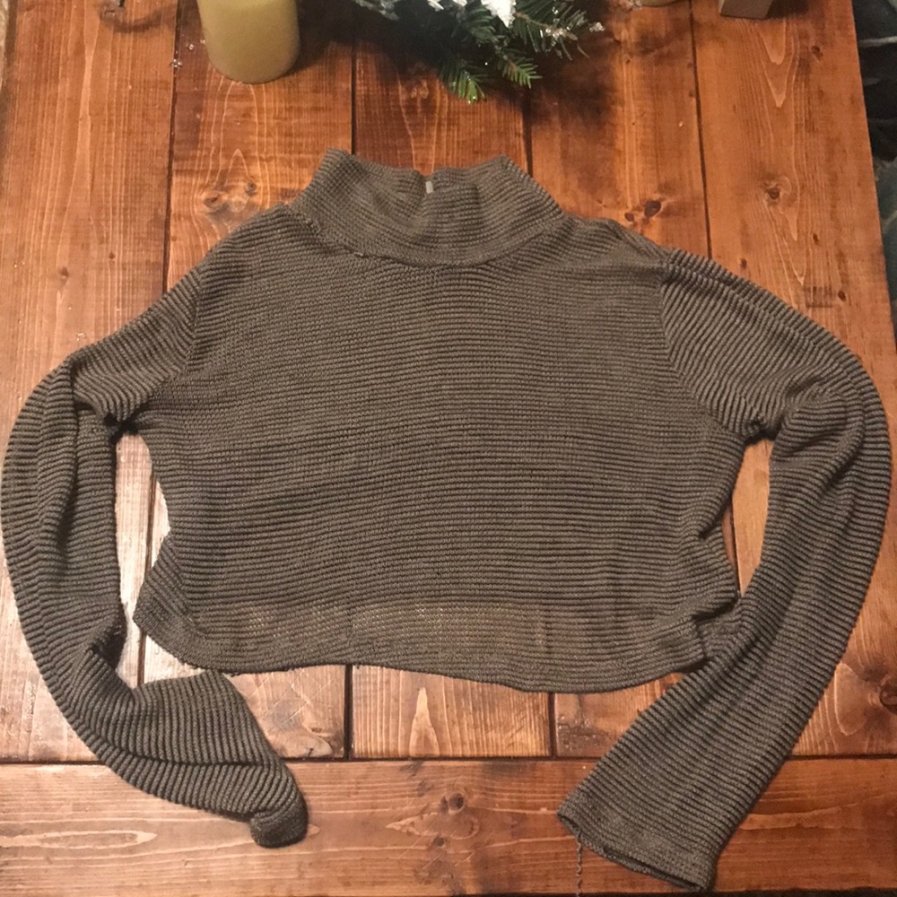 Urban Outfitters sweater Crop top Size L